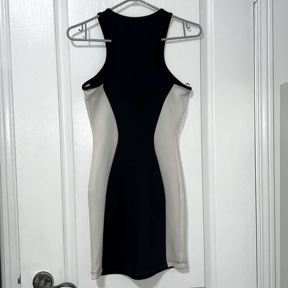 BLACK AND WHITE BODYCON DRESS SIZE XS - Picture 2 of 2